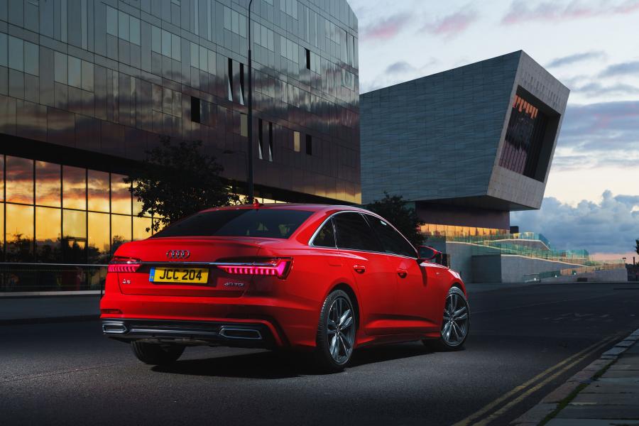  Audi A6 40 TDI S-Line (C8) 2018 года  (UK) (фото 7 из 40)